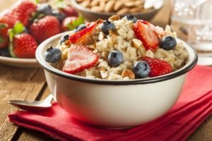 Eat high fiber and low carbohydrates breakfast